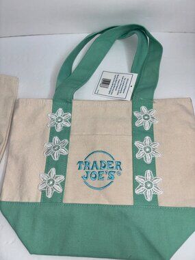 NEW Unique Designs Sewn on Embroidered Daisy Flower Trader Joes Mini Tote Green